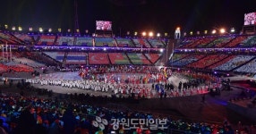 아웃사이더 강원, 세상의 중심에 서다