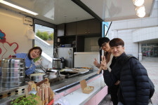 [커버스토리 이사람] 윤남희 푸드트럭 ‘만두박스’ 대표