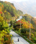 호반의 가을, 두 바퀴로 산길 역주