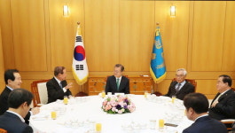 문 대통령·여권원로 청와대 오찬