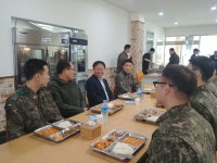 [춘천]이재수 춘천시장 군장병 위문