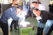 최문순 지사 용접 실습 참여