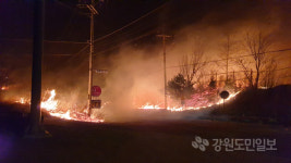 고성 산불 확산 ‘위태로운 주유소’