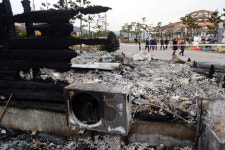 화마 할퀸 망상 오토캠핑장 찾은 관광객들