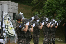 [철원]철원 갈말읍 현충탑서 제64주년 현충일 추념식