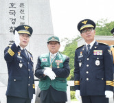 민갑룡 경찰청장 춘천내평전투경찰추모상 참배