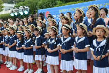 [원주]평화나비 가슴에…원주 아베정권 규탄 시민문화제