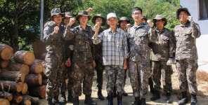 [홍천]육군11사단 참전용사 땔감 전달