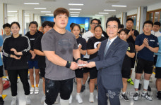 본사, 강원역도선수단 선전 기원 격려금 전달