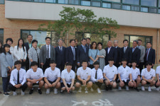 [동해북평고]모교 찾은 김연철 장관 “통일은 마라톤과 같은 것”