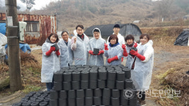 홈플러스 춘천점, 도장애인종합복지관에 후원금·연탄전달