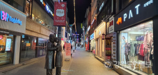 한산한 춘천시내 거리