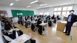 1m 거리유지·2교대 급식 어색하지만 반가워 친구들아