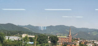 춘천 동면 월곡리 야산서 산불… 산림당국 화재 진압 나서