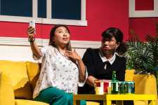 웃겨야 하는데… 관객 없는 연극제