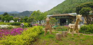 산좋고 물좋아 늙지않는 마을이라네