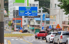 [홍천]홍천읍 회전교차로 표지판 도로·기관명 표기 오류