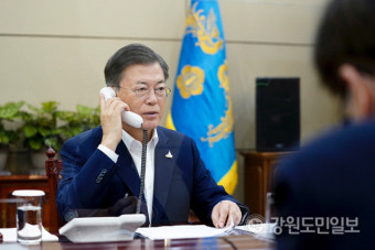 문 대통령·스가 총리 첫 통화 