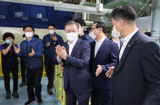 친환경 미래차에서 성장동력을 찾아라…文 대통령 울산서 한국판 뉴딜 행보