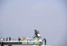 휴일 만끽하는 나들이객