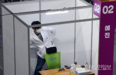 내 몸은 내가 지킨다 코로나 의료진 짬짬이 스트레칭