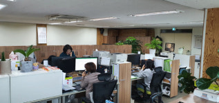 어르신 안부전화 릴레이 우울감 줄고 행복감 커졌다