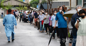 [화보] 코로나19 검사 기다리는 춘천시민들