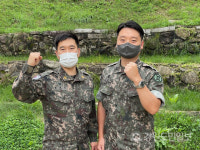 육군 2군단 간부들, 전복사고 난 차량서 시민 구조 귀감
