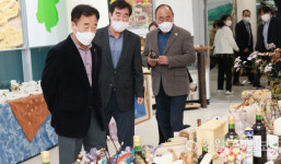 [철원]읍사무소 현관 작은 갤러리 앞 걸음을 멈추다