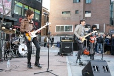 씨엔블루, 길거리 공연 나선다