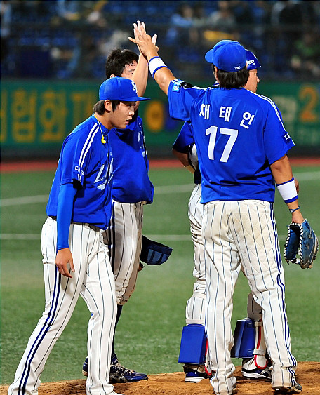 서울 SK, 삼성에 역전승…프로농구 선두로 향한 한 발짝 더 가까워져