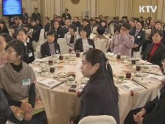 이 대통령, 아동·청소년 교육관계자 격려 오찬