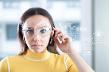 글로벌 칼럼 | 스마트 글래스가 비즈니스 전용일 수밖에 없는 5가지 이유