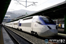 KTX 산천 또 고장… 승객 대피 소동 일어나