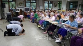 늘푸른샘 자원봉사단, 나눔의 샘 양로원에서 위문공연 열어