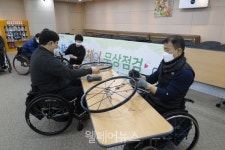 우리금융그룹-한국장총, 수동휠체어 수리지원사업 성료