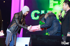 [포토] 지드래곤, 상품 전달 선물이에요