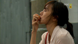 글로리아가 보여주는 날계란 맛 같은 청춘의 꿈