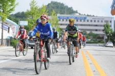 자전거로 전국 돌며 제천행사 홍보 투어