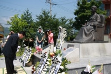고인의 숭고한 정신 기리며…