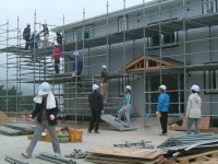 사랑의 집짓기 땀 뻘뻘