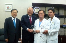 우리병원에 감사패 전달