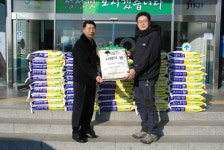 베일 벗은 얼굴없는 천사 10년동안 한결같은 선행