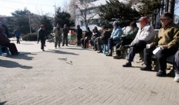 강추위 공원 야외 경로당