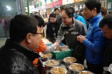 재래시장 장보기 솔선수범