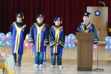 가족과 함께하는 감동의 졸업식