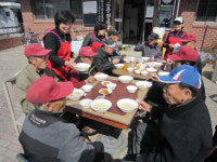 경로당 찾아 식사대접