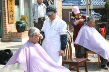 경로당서 이·미용 봉사