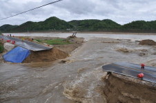 공주서 공사중인 가설도로 붕괴