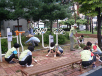 공원 환경 정화 작업은 우리손으로  